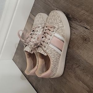 Michael Kors Poopy Lace